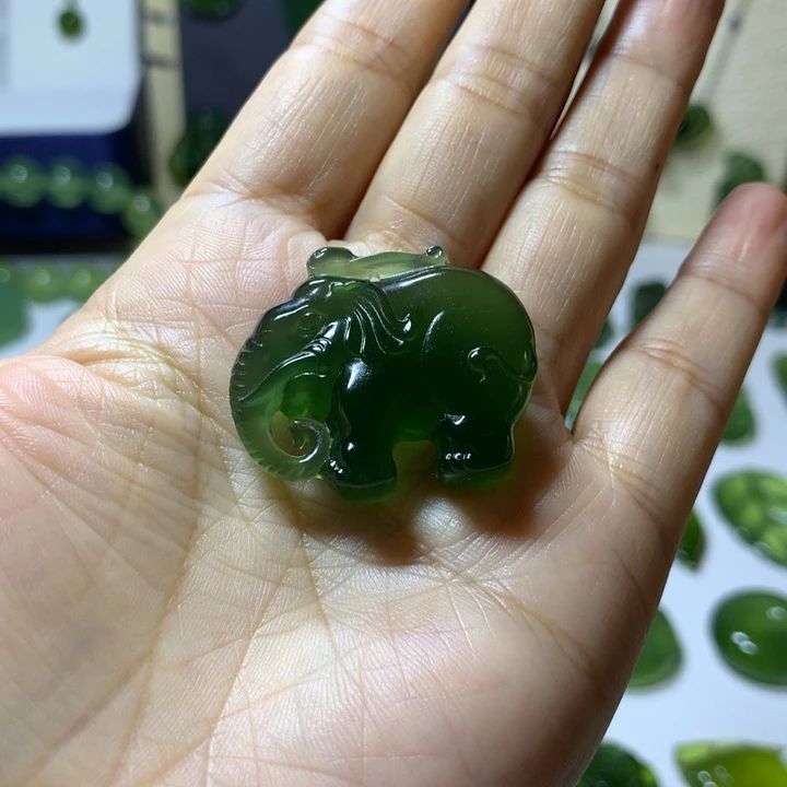 用***9未镶嵌岫玉颈饰吊坠