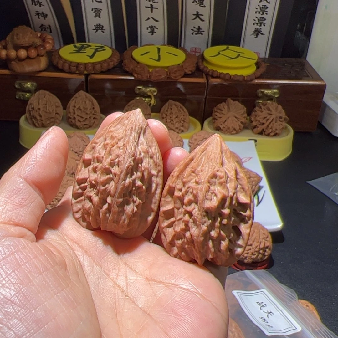 小****文玩核桃把件战天鸡心