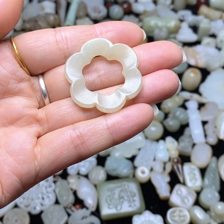 和田玉未镶嵌挂件骄**我