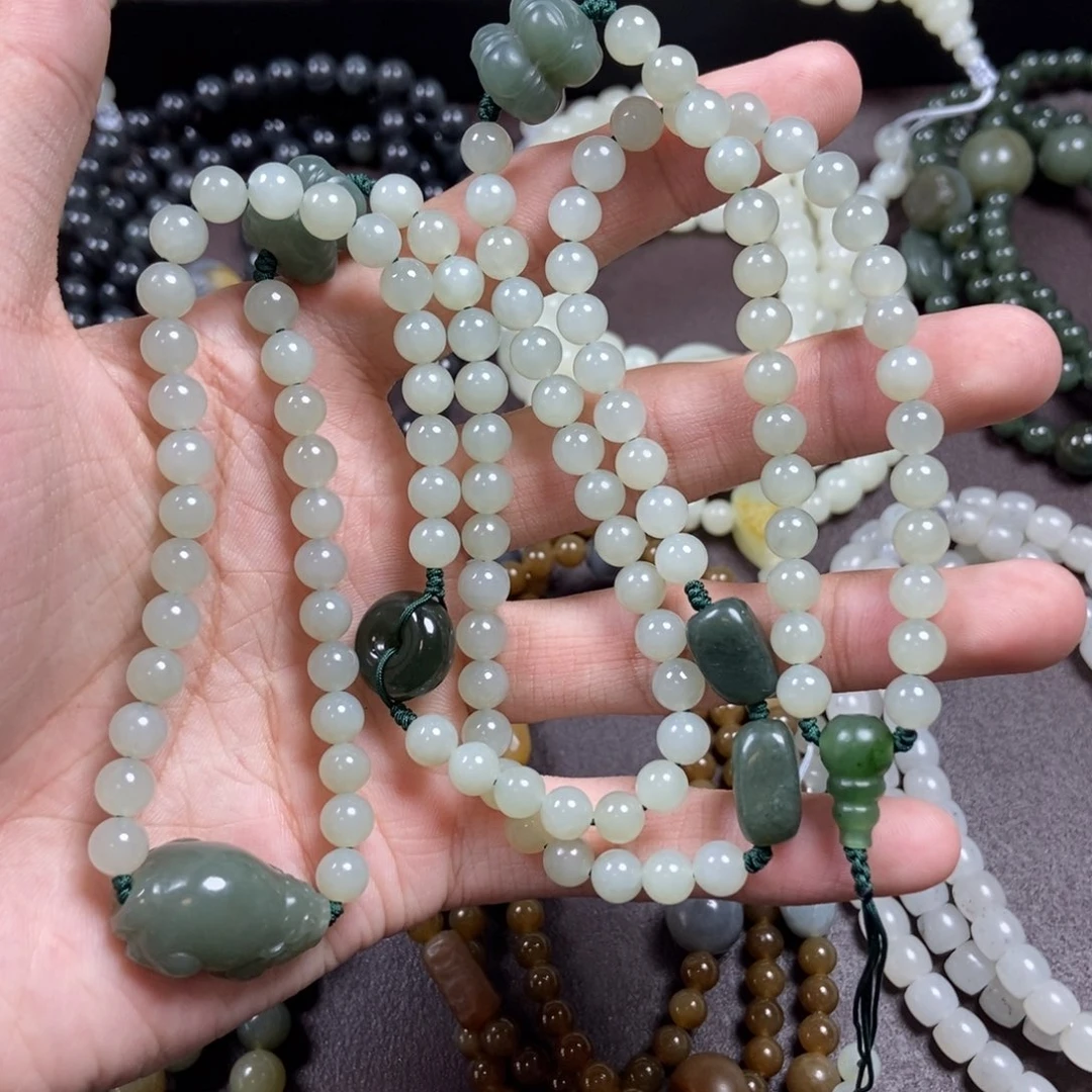 和田玉未镶嵌把件