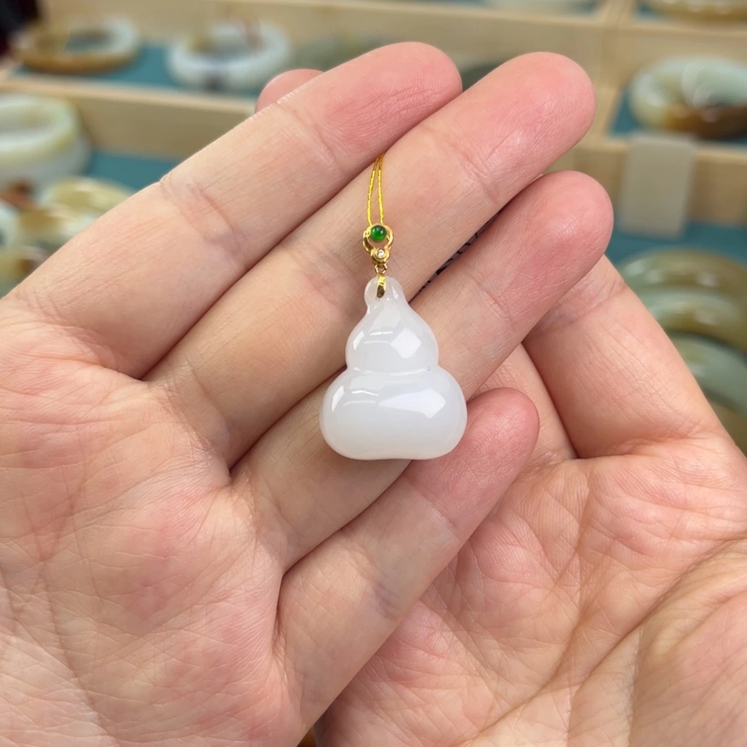 和田玉18K金镶嵌颈饰