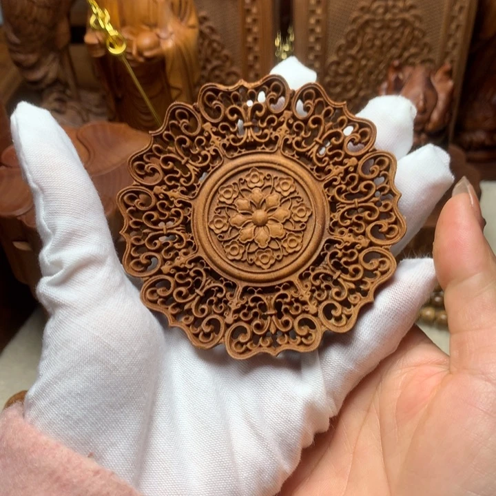 檀香木其他老山檀香手把件瑕疵