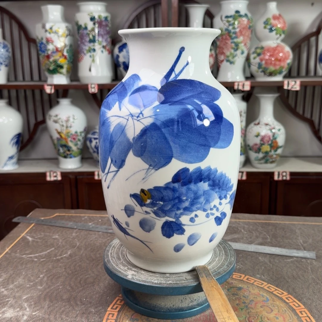 摆件景德镇陶瓷大冬青鱼