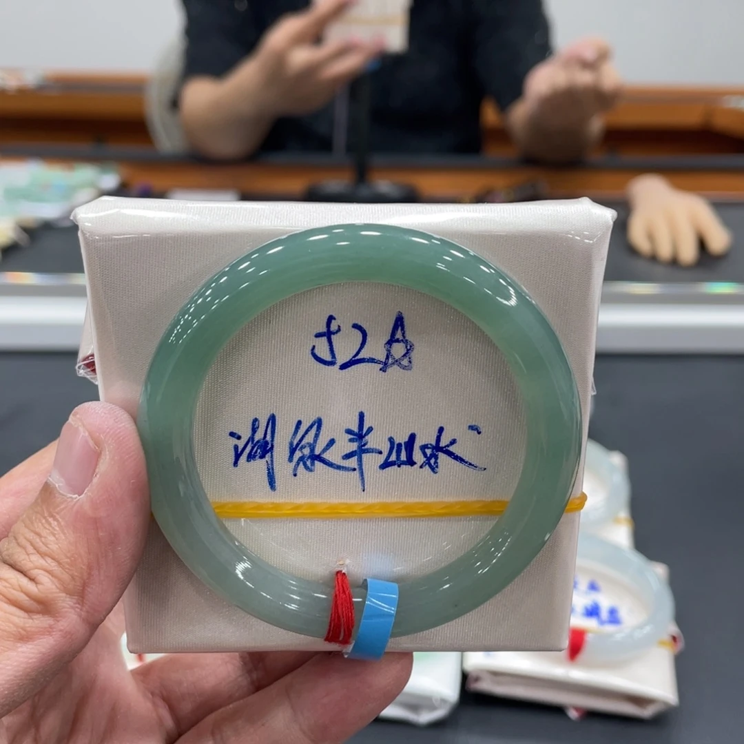翡翠未镶嵌手镯缅甸翡翠