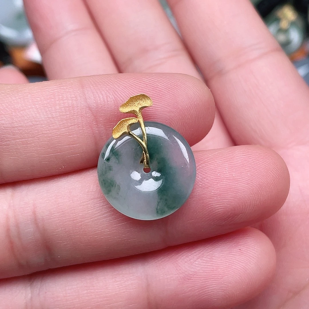 翡翠未镶嵌颈饰平安扣