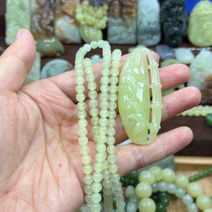 颈饰未镶嵌和田玉
