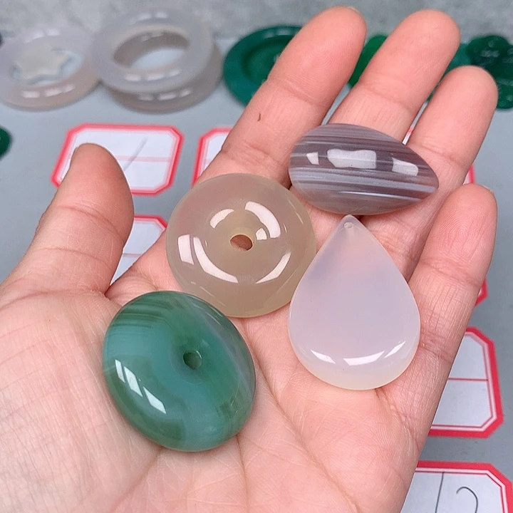 例***如玛瑙/玉髓未镶嵌颈饰