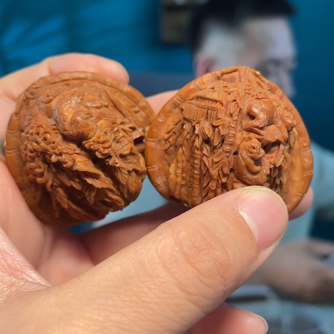 核桃梅兰竹菊核雕作品