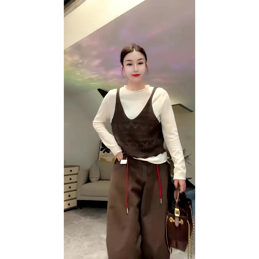 秋季新款时尚圆领套头打底衫钩花吊带马甲两件套