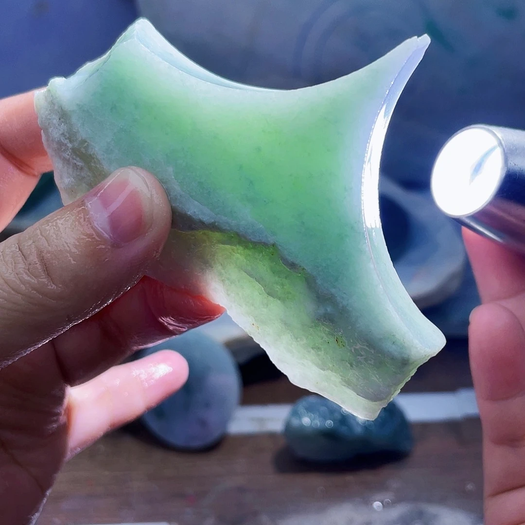 翡翠未镶嵌颈饰毛料32