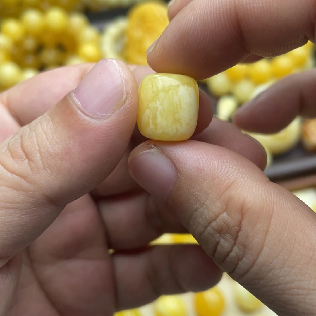 琥珀未镶嵌颈饰琥珀蜜蜡