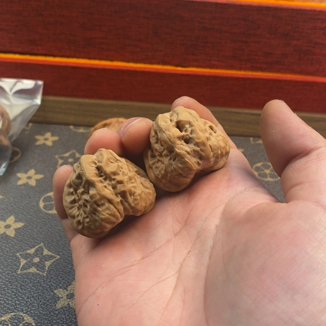 文玩核桃精品对蛤蟆头