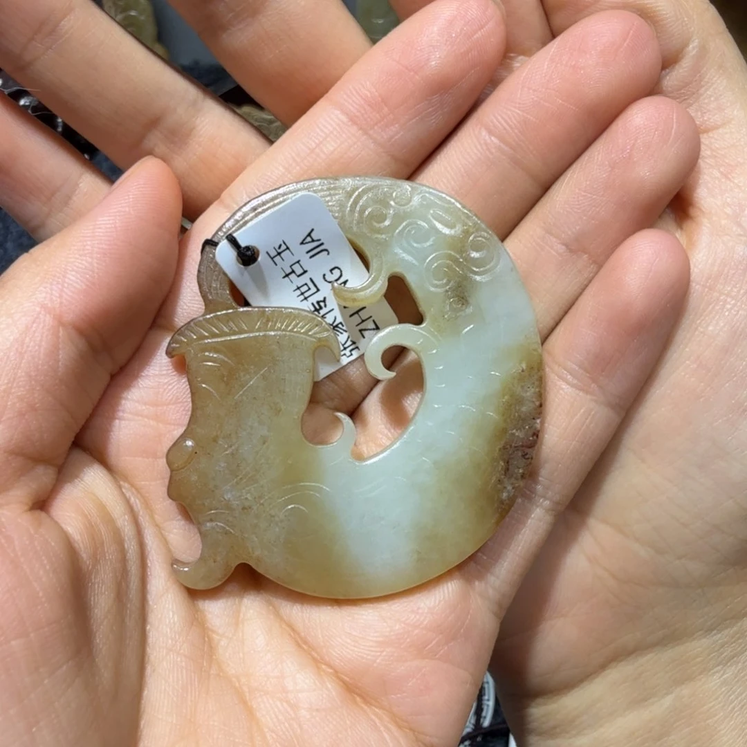 和田玉未镶嵌颈饰欲**都