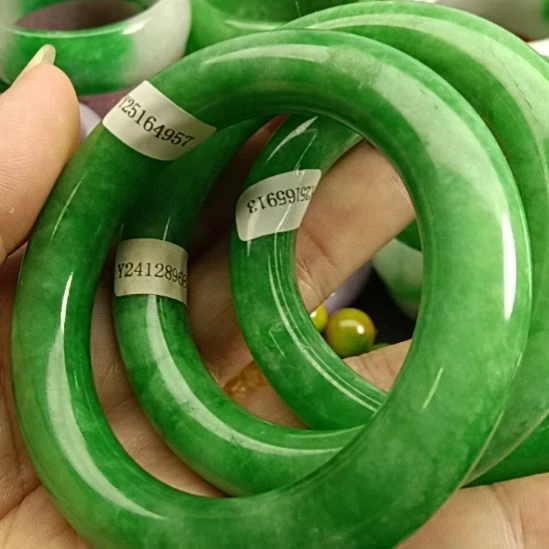 帅***人翡翠未镶嵌颈饰翡翠