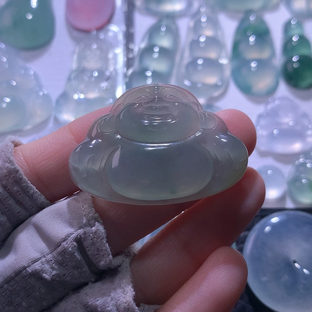翡翠未镶嵌颈饰佛