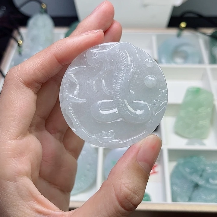 翡翠颈饰未镶嵌翡翠