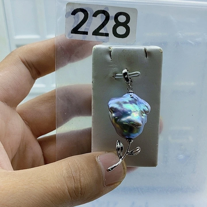 淡水珍珠颈饰合金