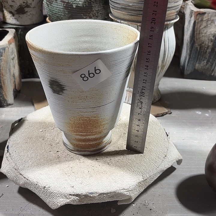 摆件陶高17.5，口14，有孔866