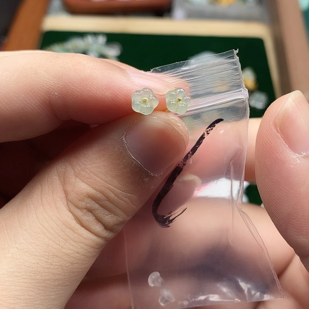 翡翠未镶嵌颈饰你有