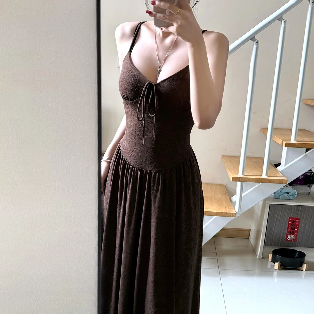 高级感气质法式吊带连衣裙子女夏季海边度假风收腰修身小个子长裙