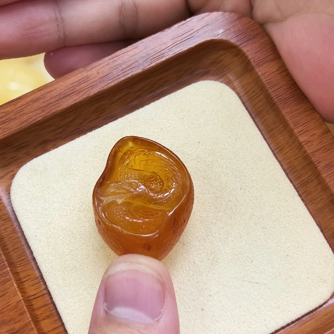 蜜蜡未镶嵌珠宝奇石