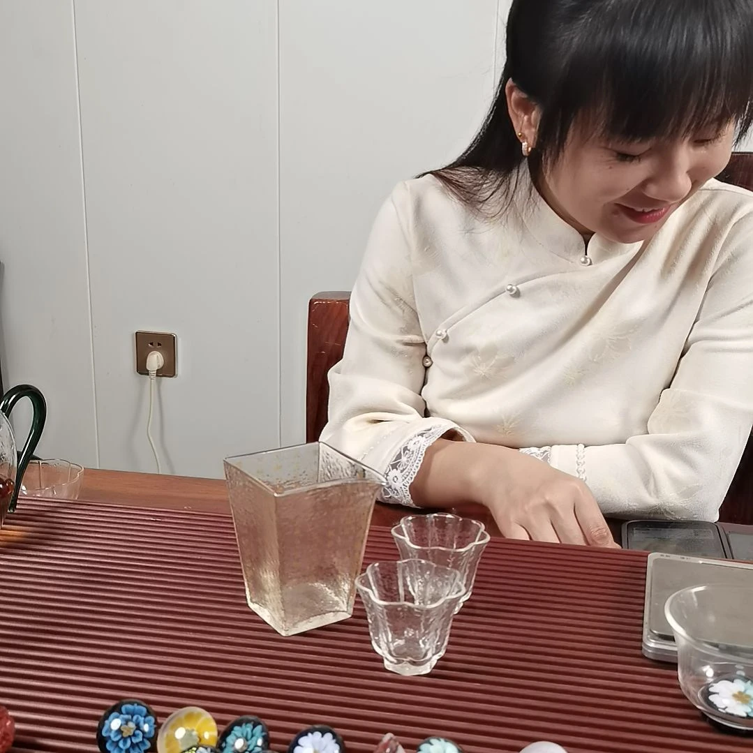 手柄款高硼硅玻璃金色经文方杯配两支小杯