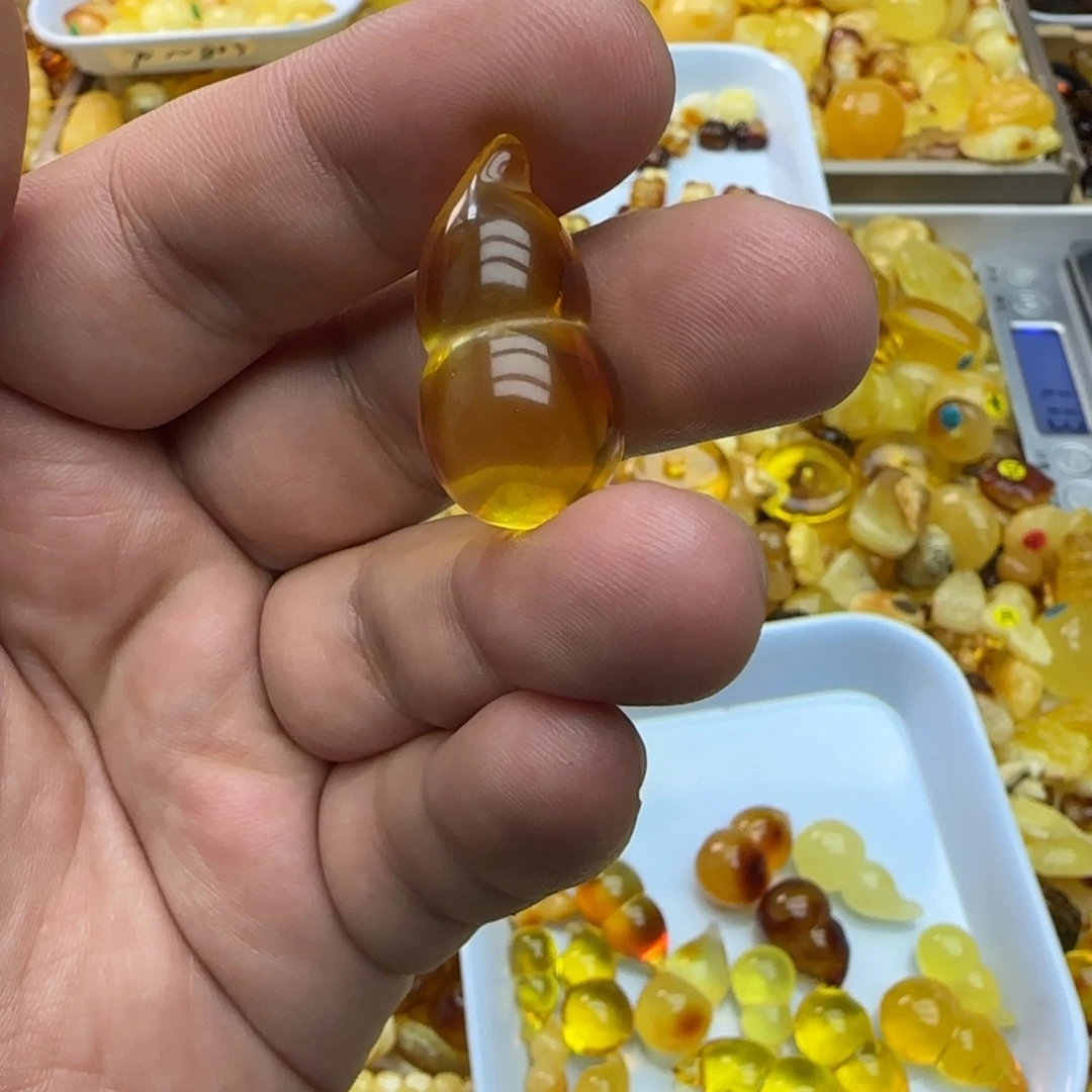 ****C琥珀未镶嵌裸石3克28×15