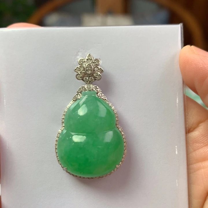 翡翠18K金镶嵌颈饰翡翠吊坠