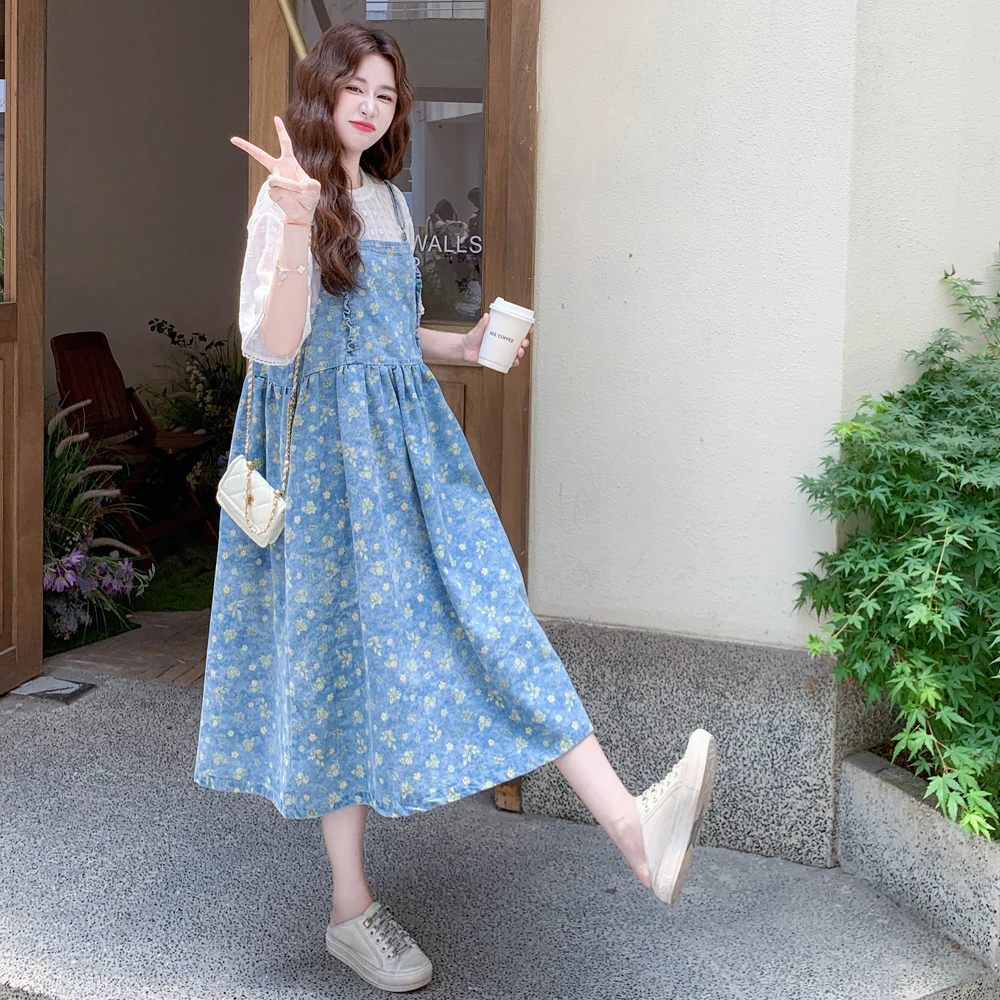 蓝色牛仔碎花吊带裙套装女夏季2025新款夏季米白蕾丝打底衫两件套