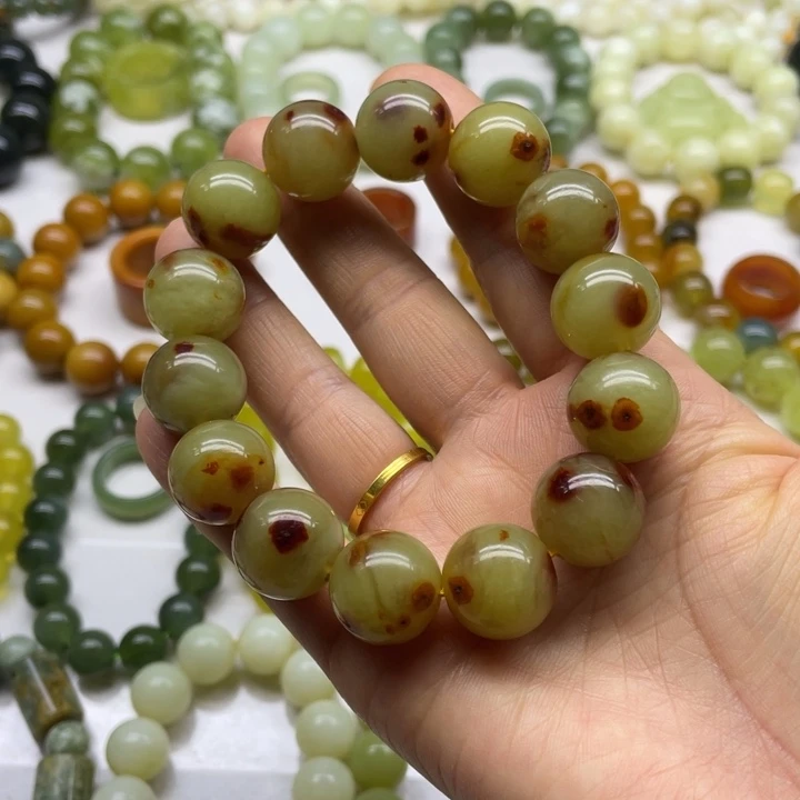 蛇纹石玉手串未镶嵌