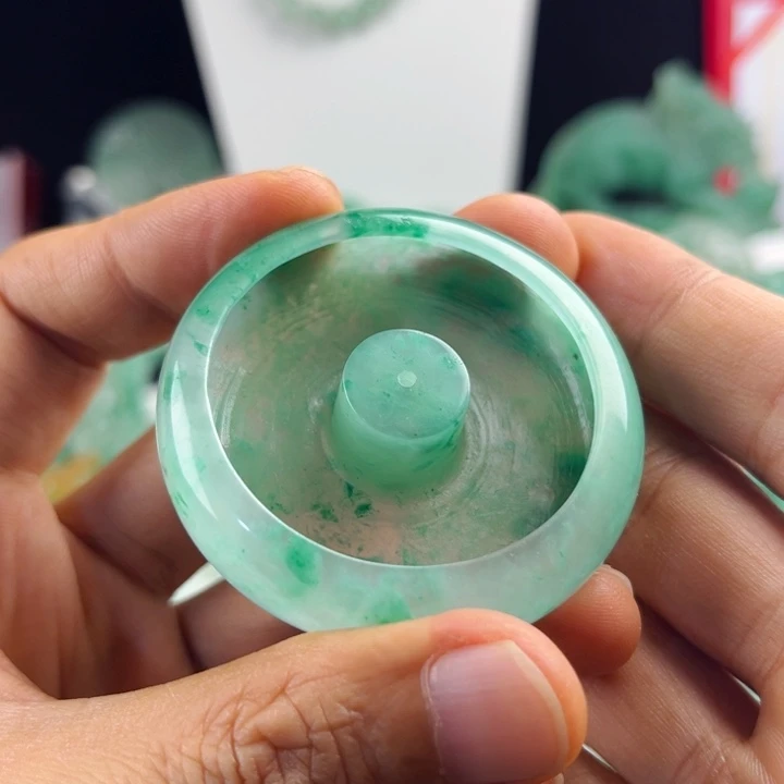 颈饰未镶嵌石英质玉