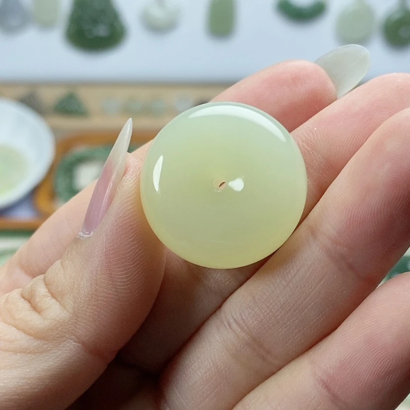 【闪购商品】颈饰未镶嵌和田玉w****r