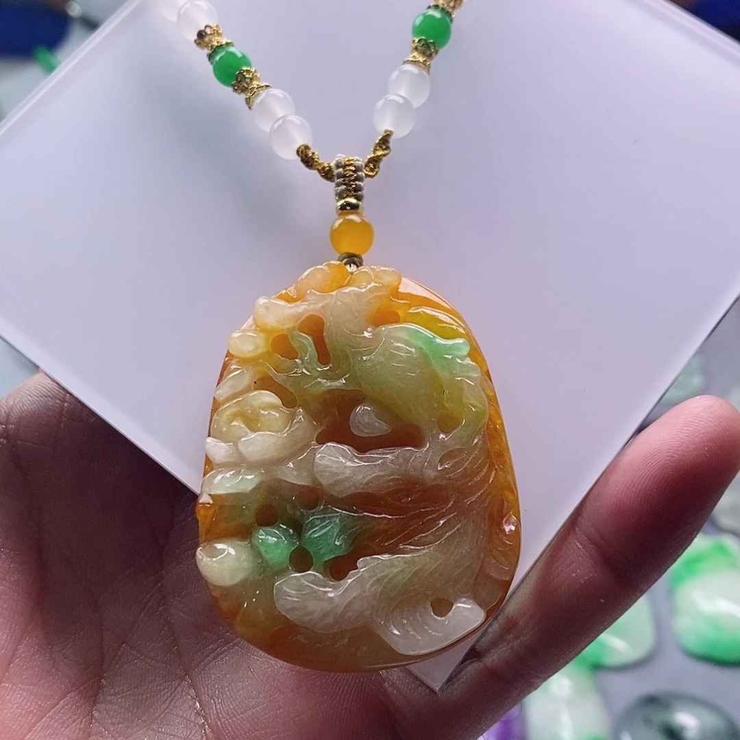 翡翠未镶嵌颈饰（赠链）