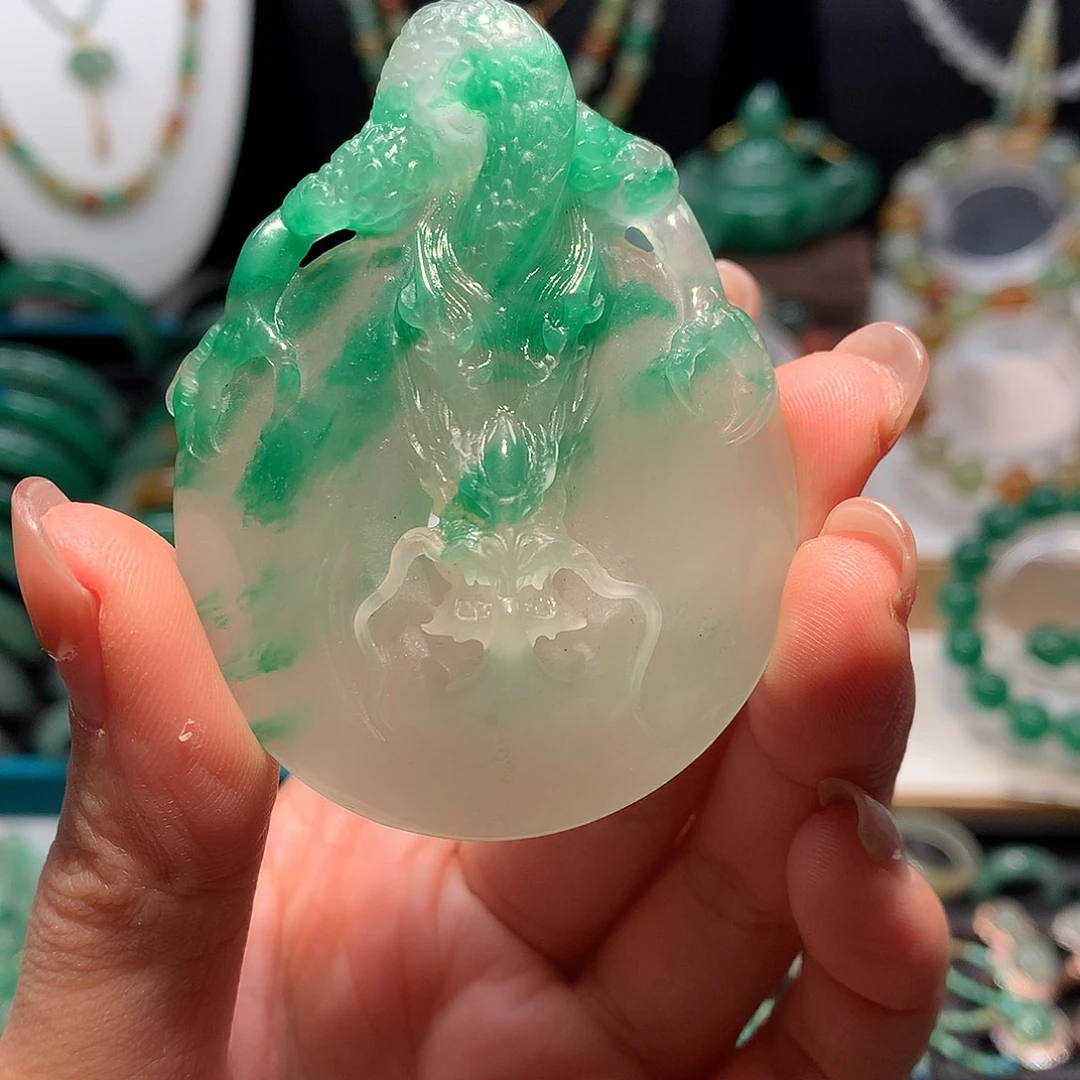 石英质玉合金颈饰