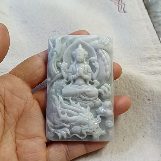 翡翠未镶嵌颈饰高**梦