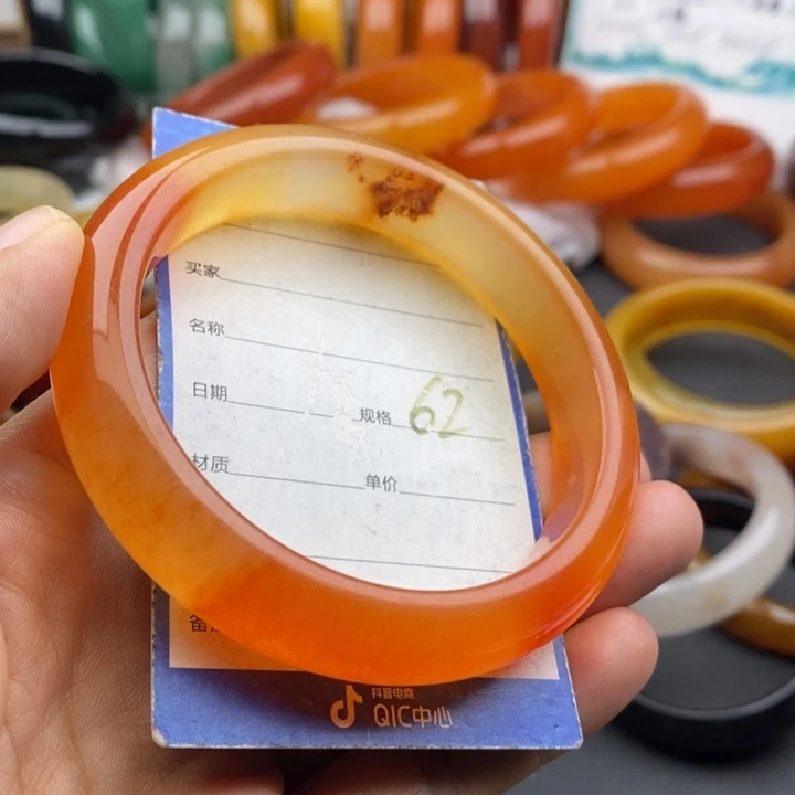 未镶嵌手镯石英质玉