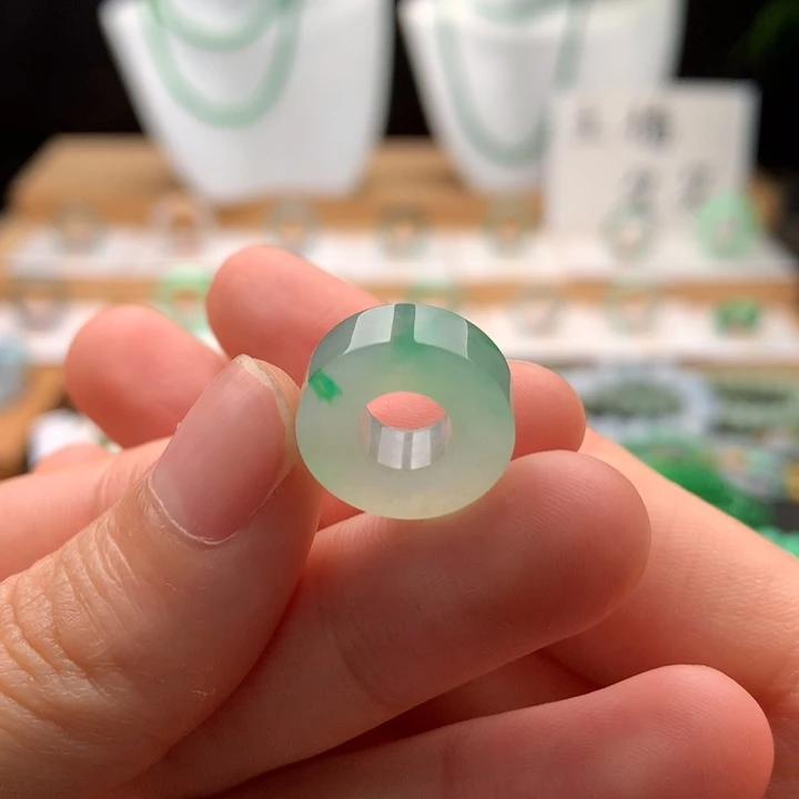A***g颈饰未镶嵌翡翠天然缅甸A货翡翠