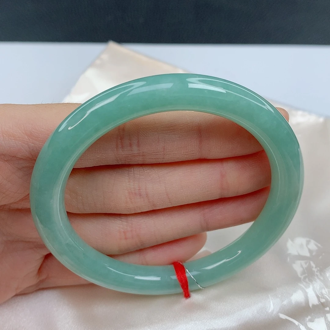 翡翠手镯未镶嵌57.6满绿圆条完整