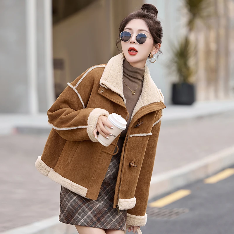卡其色皮毛一体羊羔毛外套女2025冬季新款时尚小个子加厚保暖棉服
