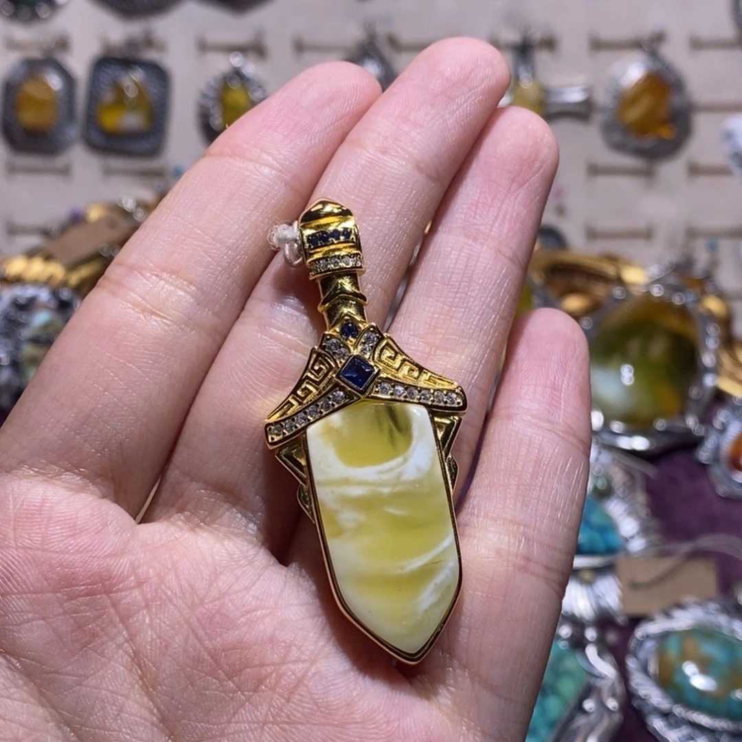 哥***琥珀颈饰银S925镀金镶嵌