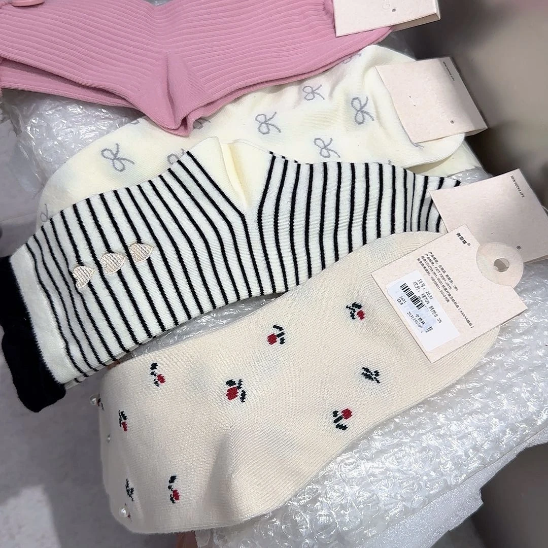 非金属皮质彩色袜子