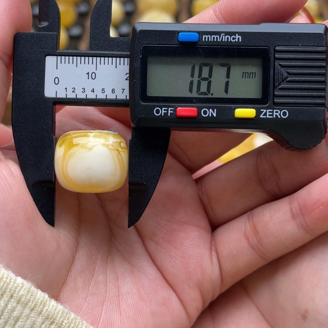 琥珀未镶嵌裸石蜜蜡墩子笑