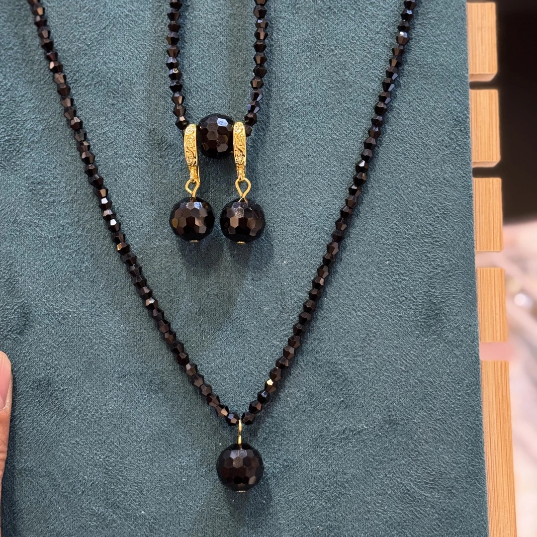 不锈钢项链  گۈزەل خىرىستال. يۈرۈشلۈك.