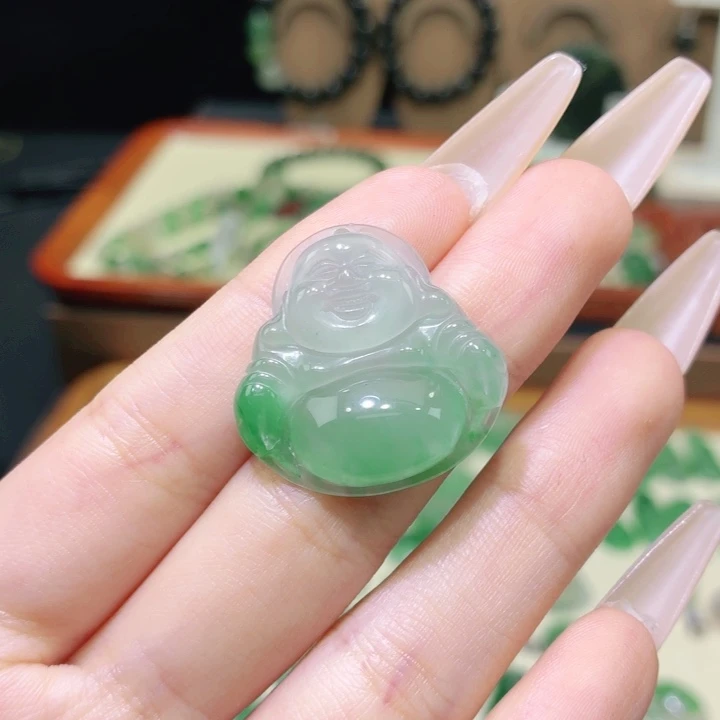 石英质玉（非洲翠）未镶嵌颈饰