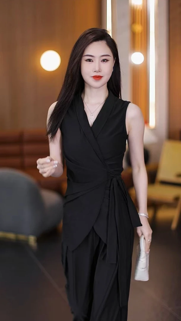 【两件套+运费险】春夏新款时尚百搭冰丝套装显瘦气质轻奢收腰修身