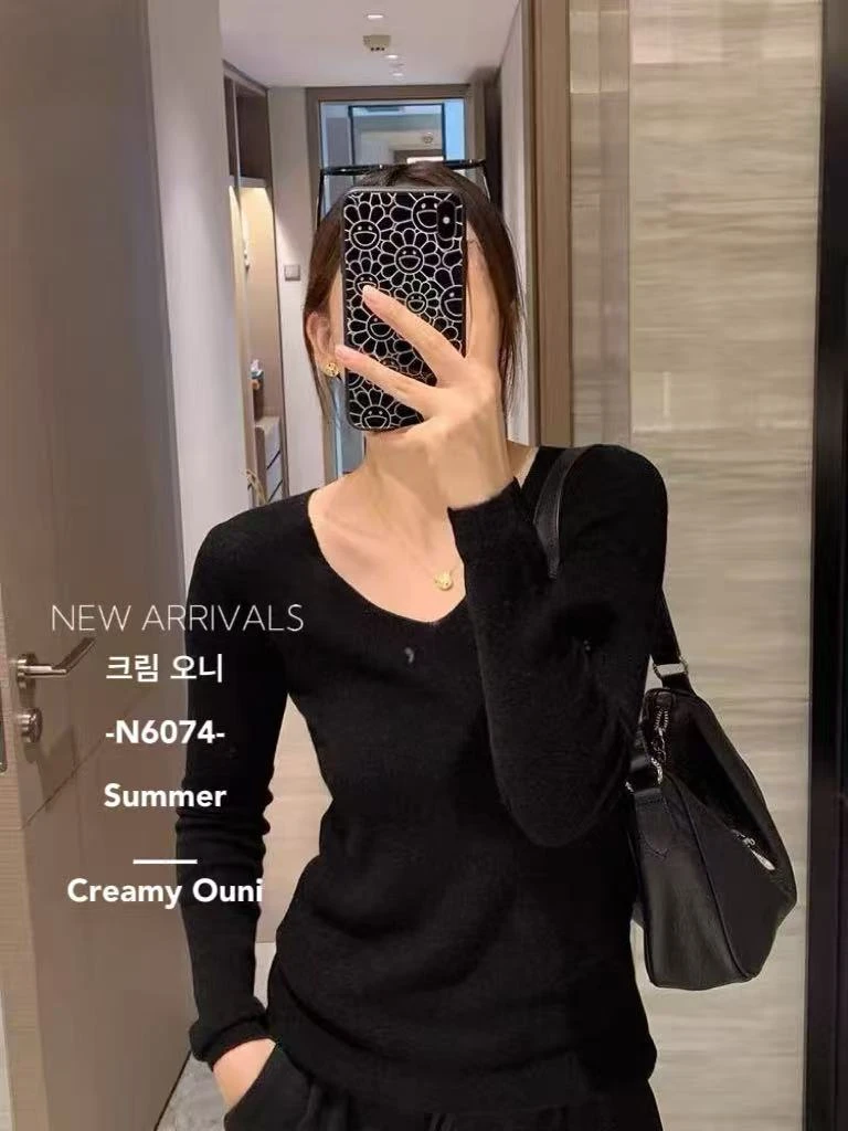 米满满-奶油欧尼（ 6074#）简约V领螺旋纹打底上衣
