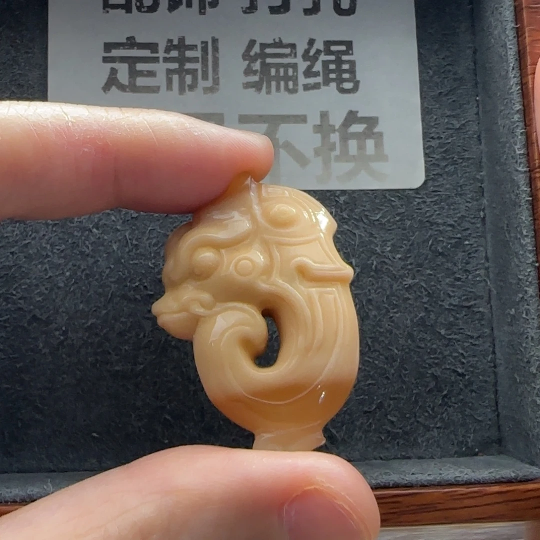 未镶嵌配饰石英质玉（缅黄）