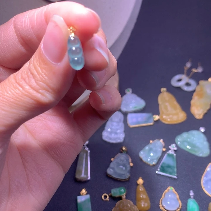 颈饰18K金镶嵌翡翠翡翠