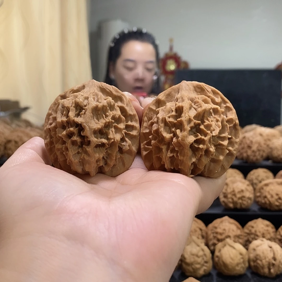 把件文玩核桃明*49龙鳞纹尖有伤