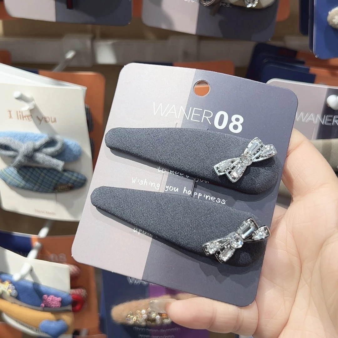 非金属灰色蝴蝶结钻掰掰